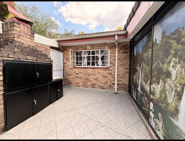 3 BEDROOM TOWNHOUSE FOR SALE IN AVIARY HILL